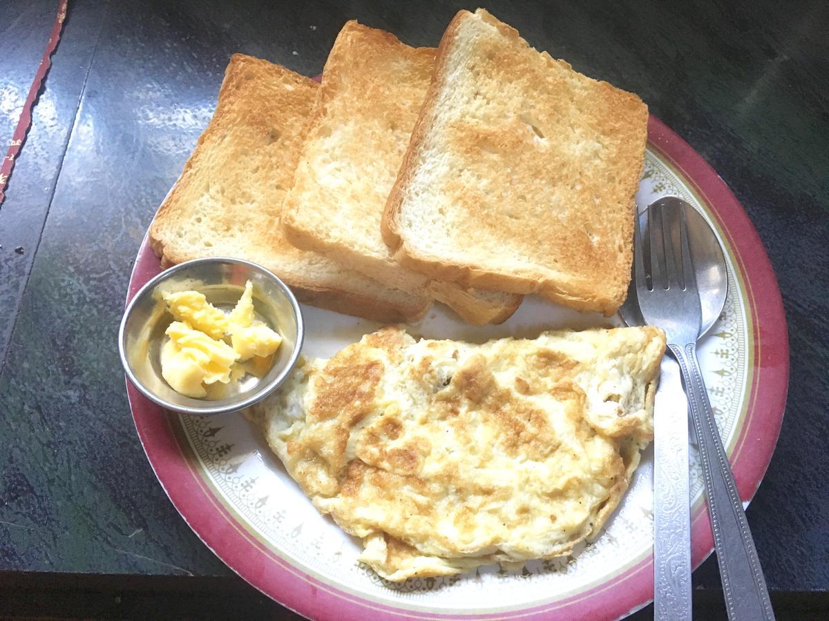 Shrestha Hotel & Restaurant Bandipur Luaran gambar